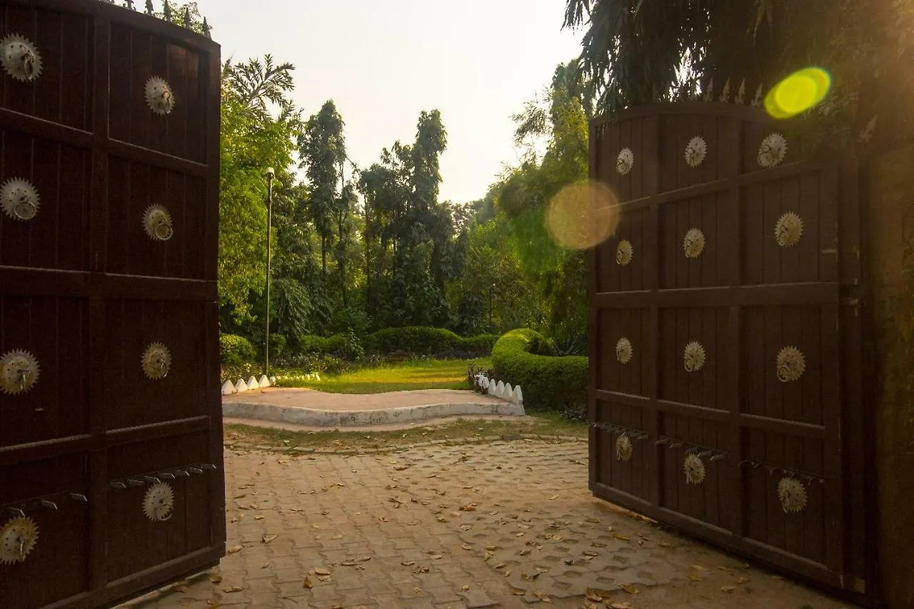 Surjivan Resorts Gurgaon 4*,